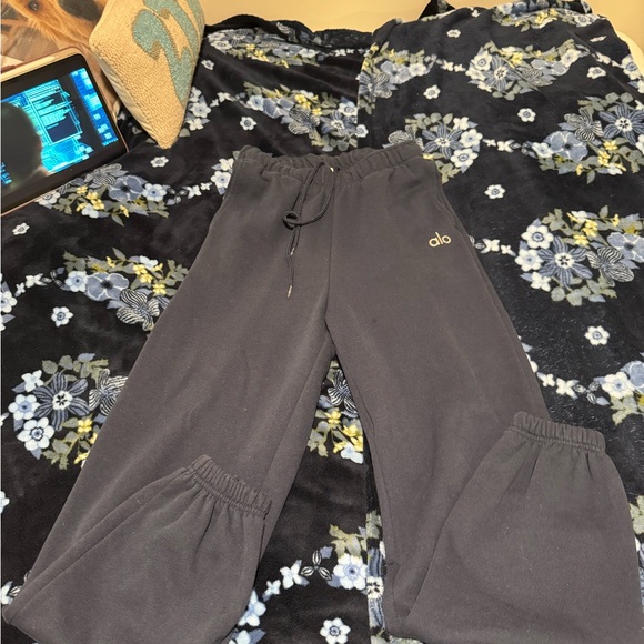 ALO YOGA Navy Accolade Matching Set - Picture 7 of 9